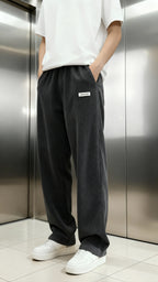 Gerippte Herrenhosen - Weite, gerade geschnittene Freizeithosen für modernen Stil