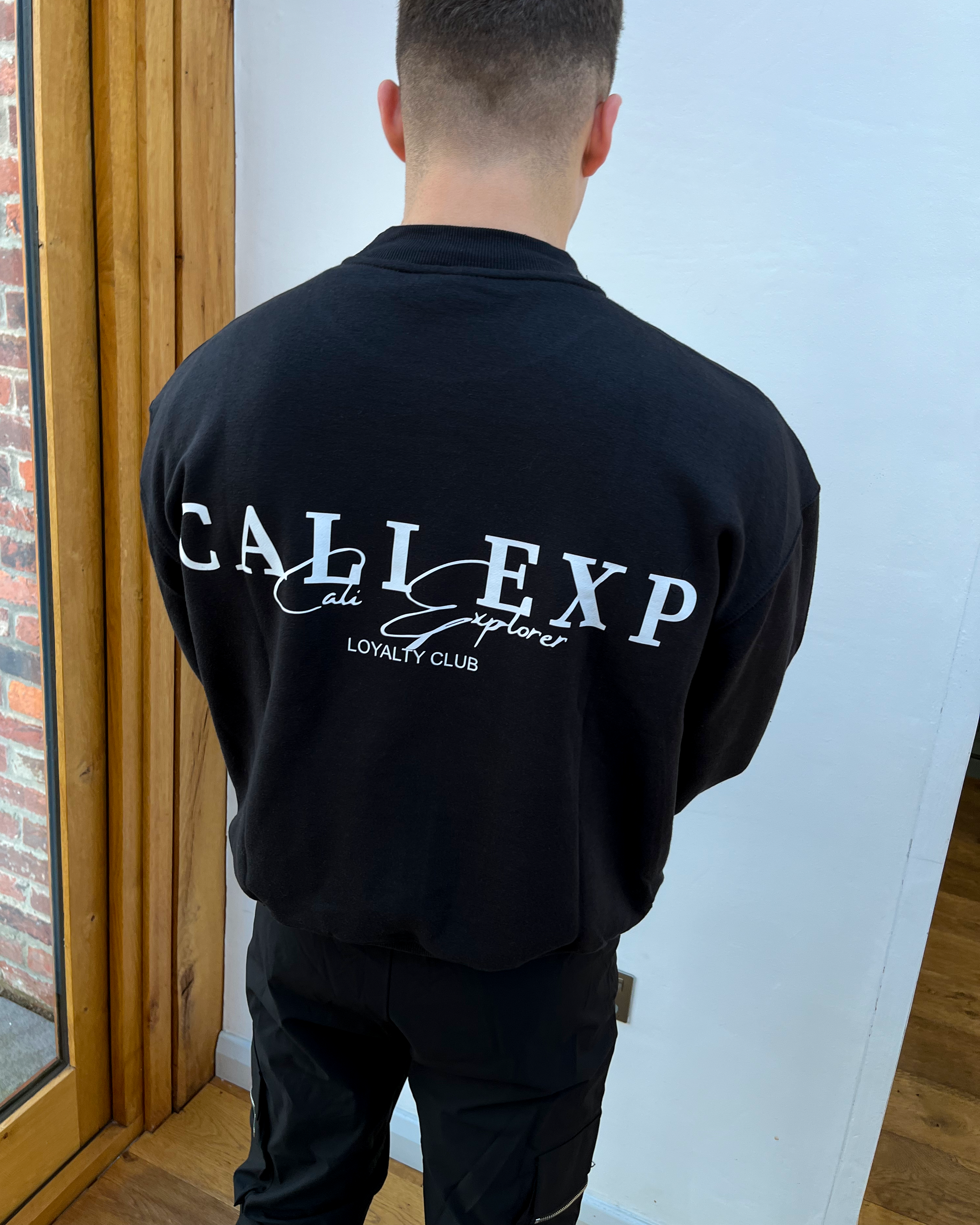 CALI LOYALTY CLUB SWEATSHIRT - ZWART